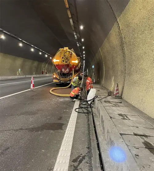 鲤城隧道排水渠清淤